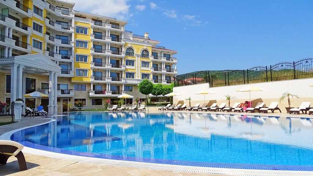 Bulgaria, complejo de apartamentos, piscina-2098435.jpg